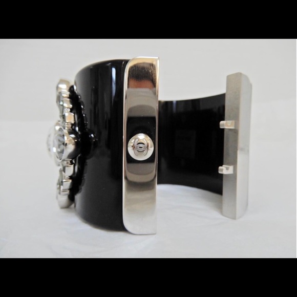 CHANEL BLACK / SILVERTONE RESIN CC CUFF BRACELET. - Picture 1 of 8